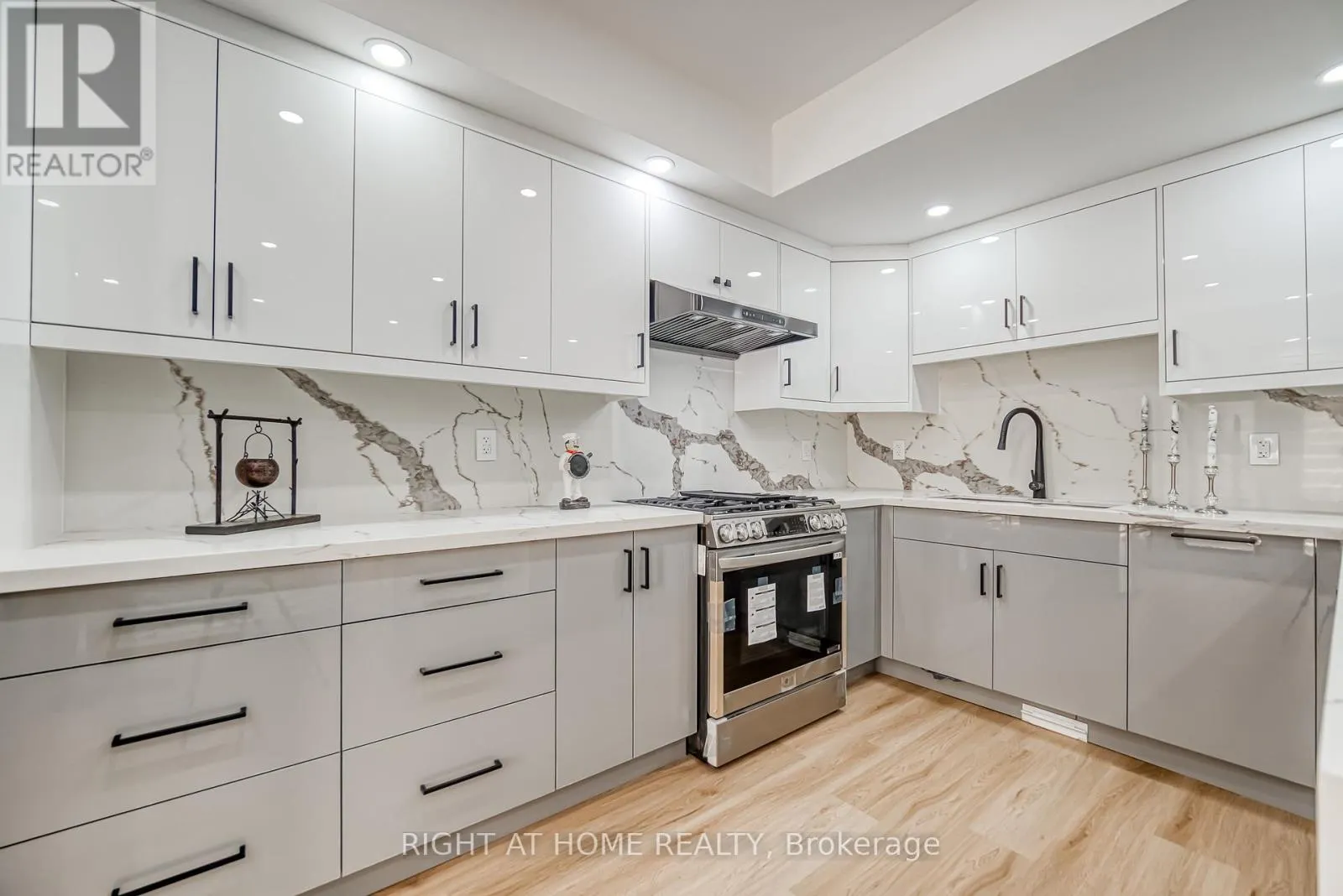 203 SCARBORO CRESCENT