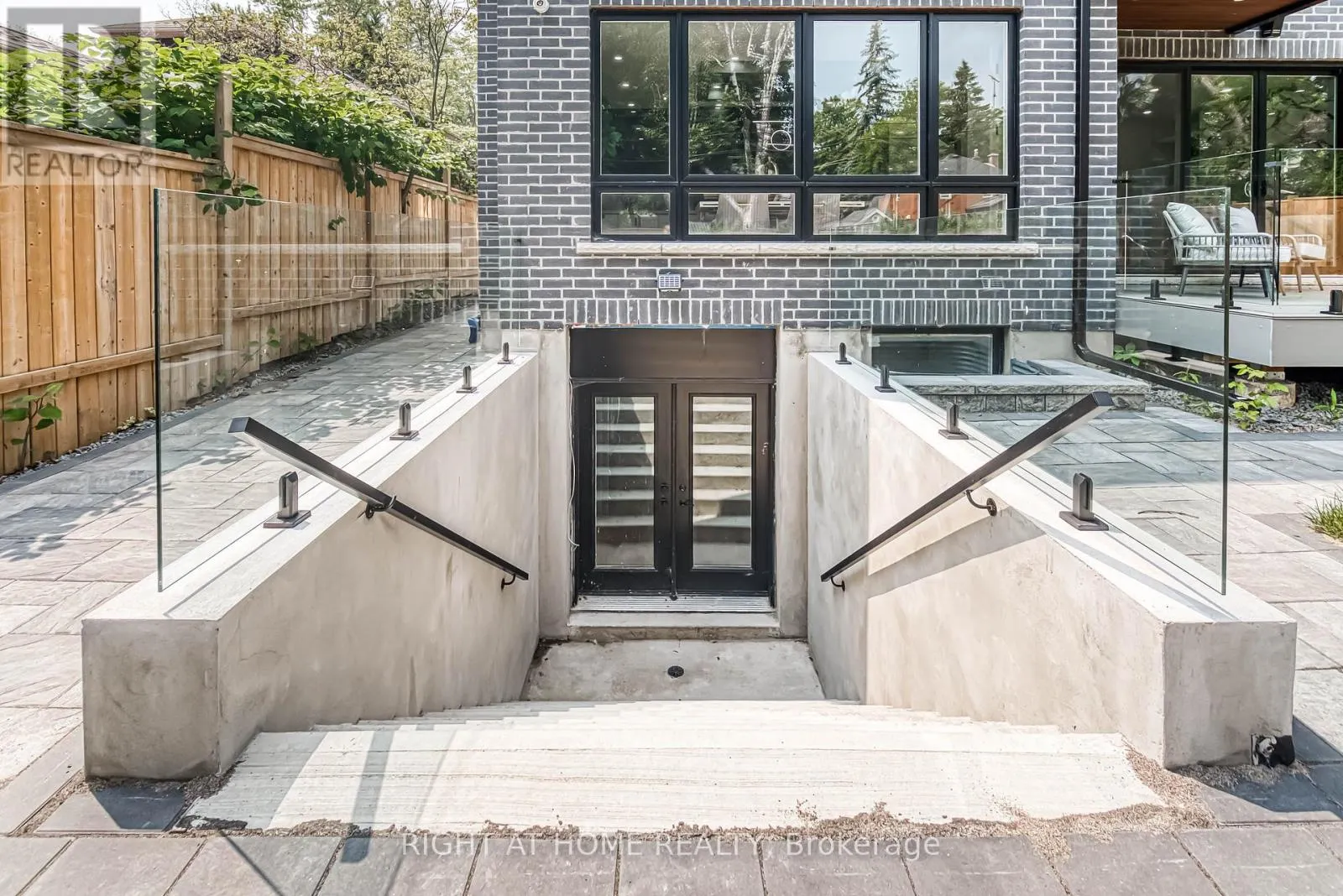 203 SCARBORO CRESCENT