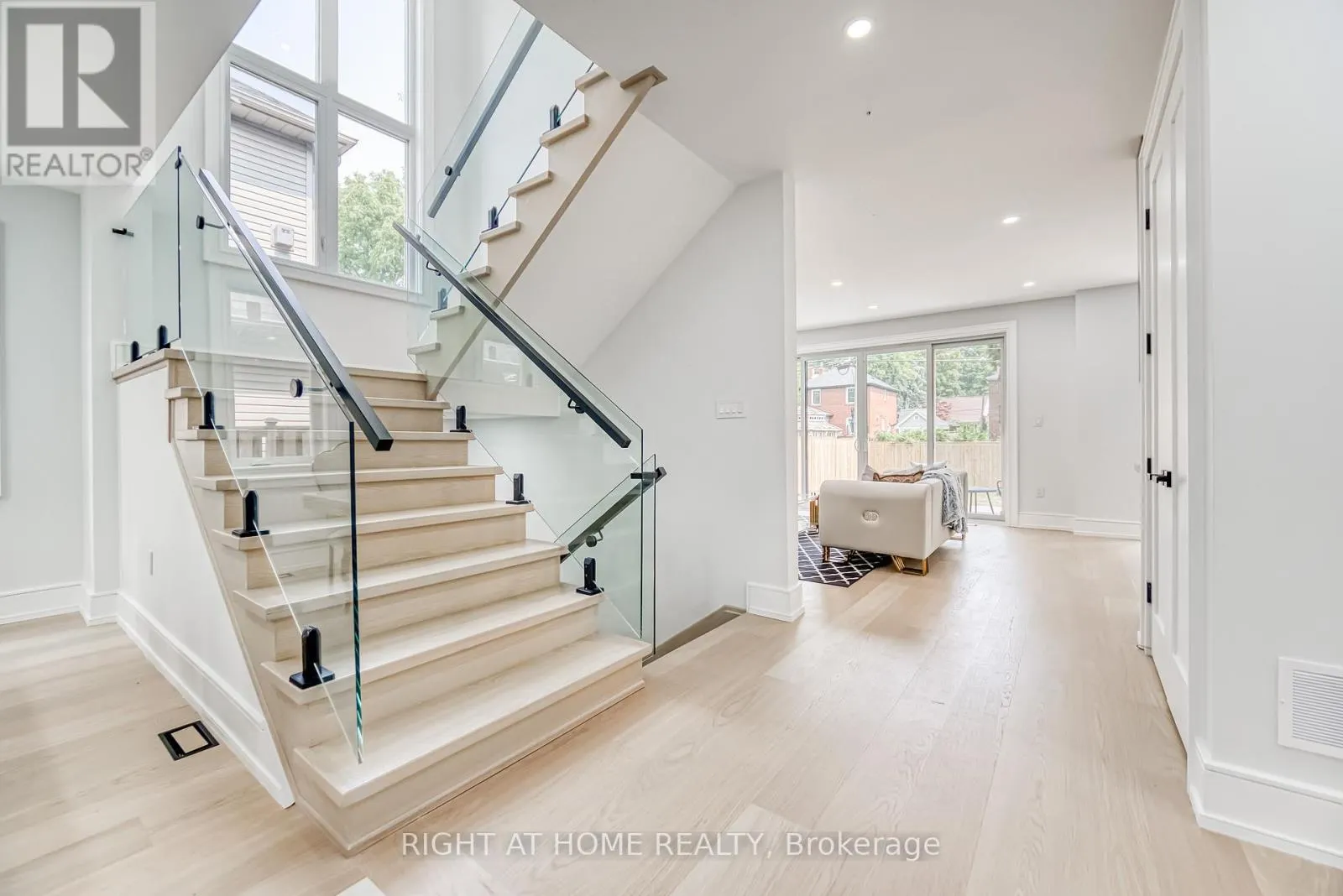 203 SCARBORO CRESCENT