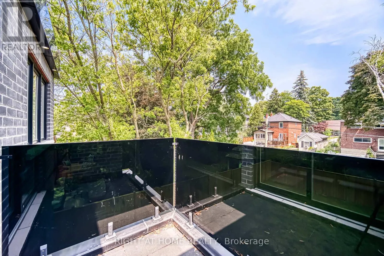203 SCARBORO CRESCENT