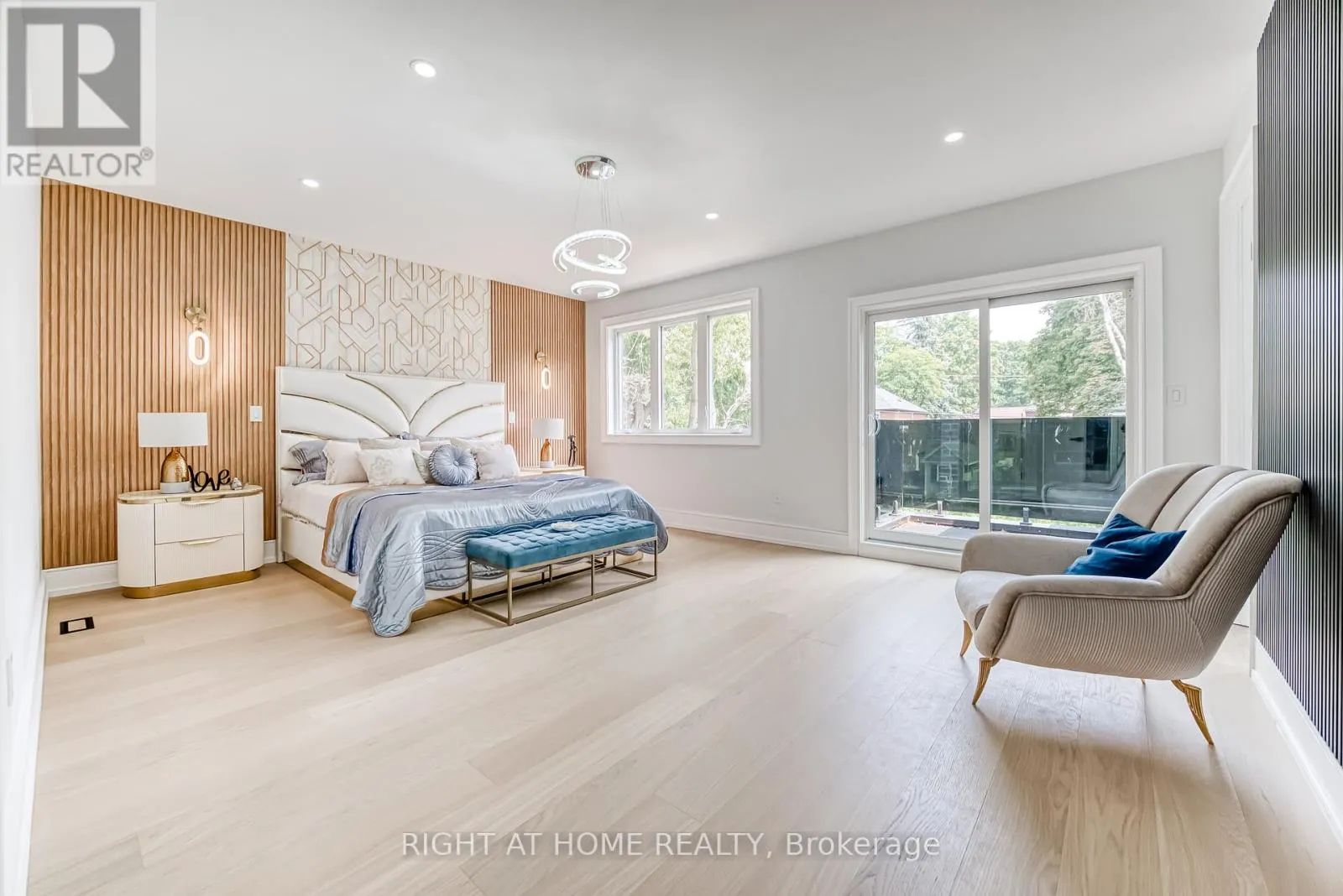 203 SCARBORO CRESCENT
