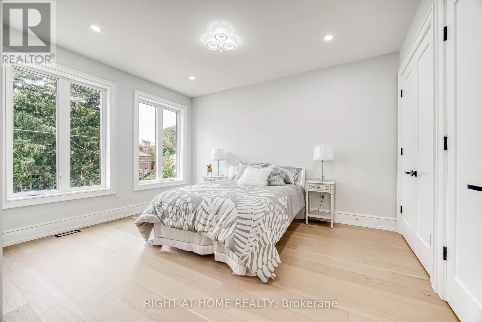 203 SCARBORO CRESCENT