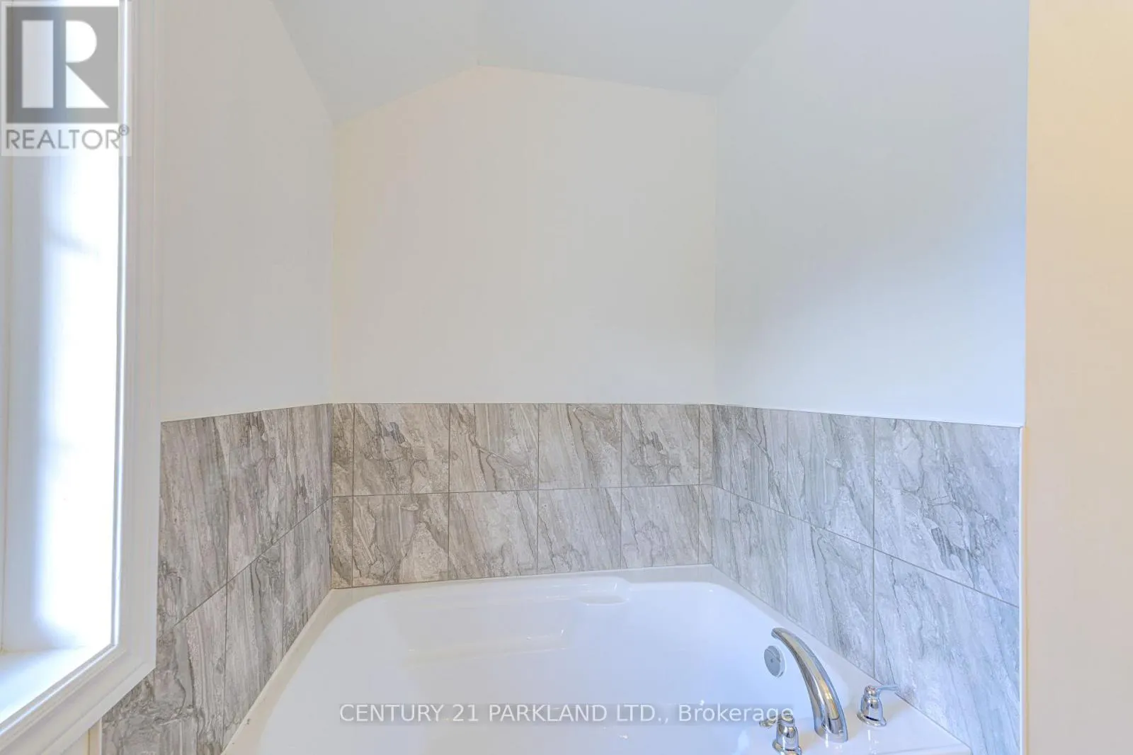 POTL #4 - 1741 FAIRPORT ROAD