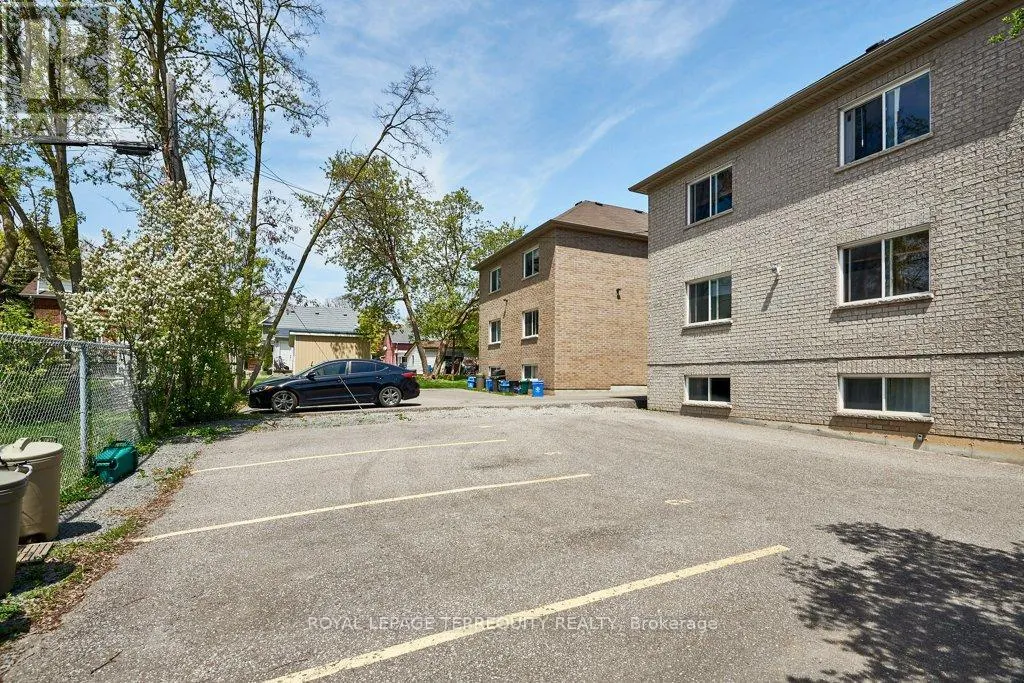 140 MARY STREET N