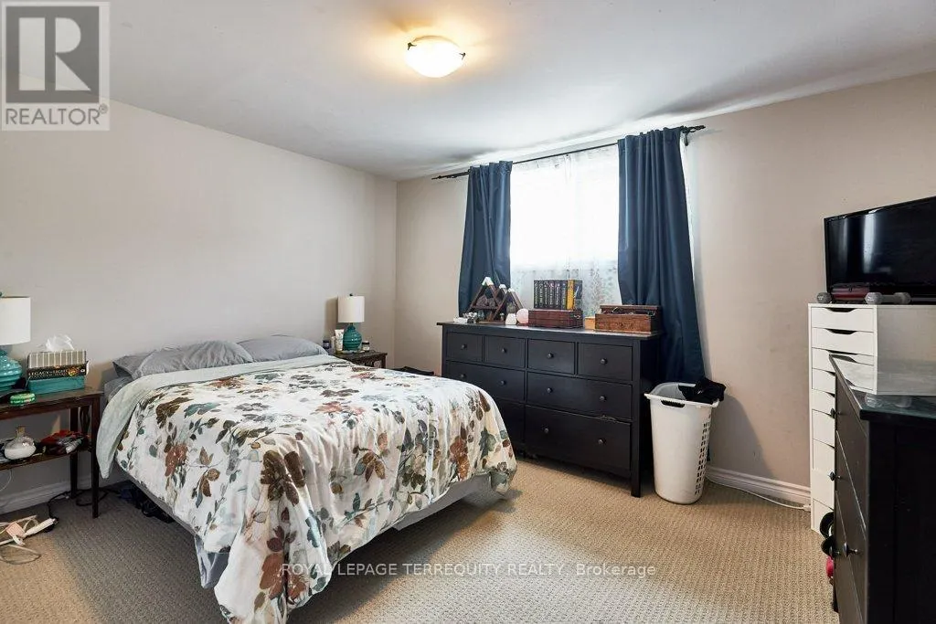 140 MARY STREET N