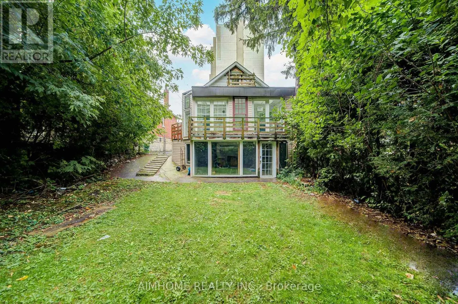 5 MACEY AVENUE