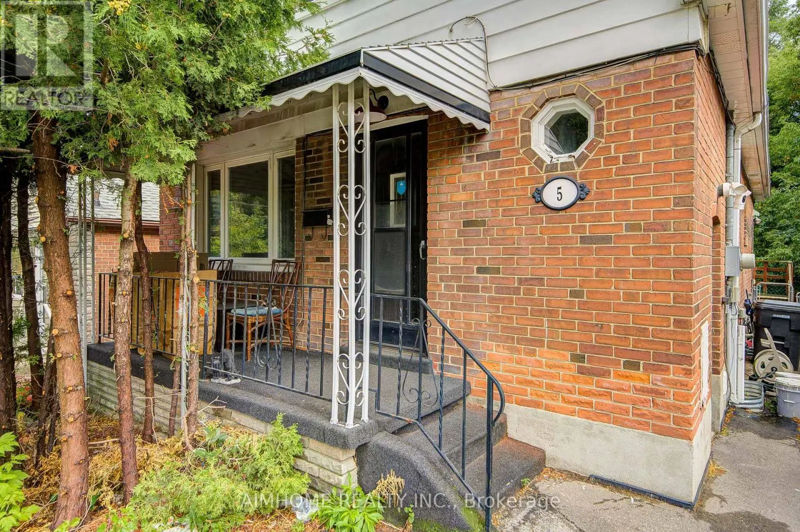 5 MACEY AVENUE
