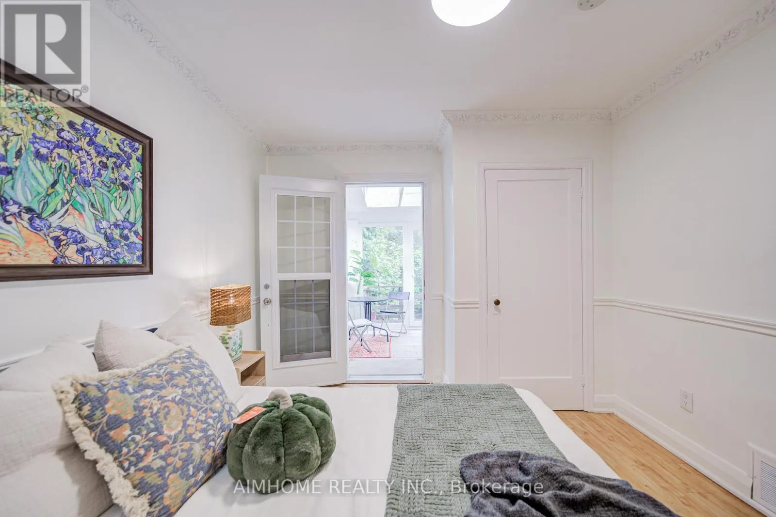 5 MACEY AVENUE