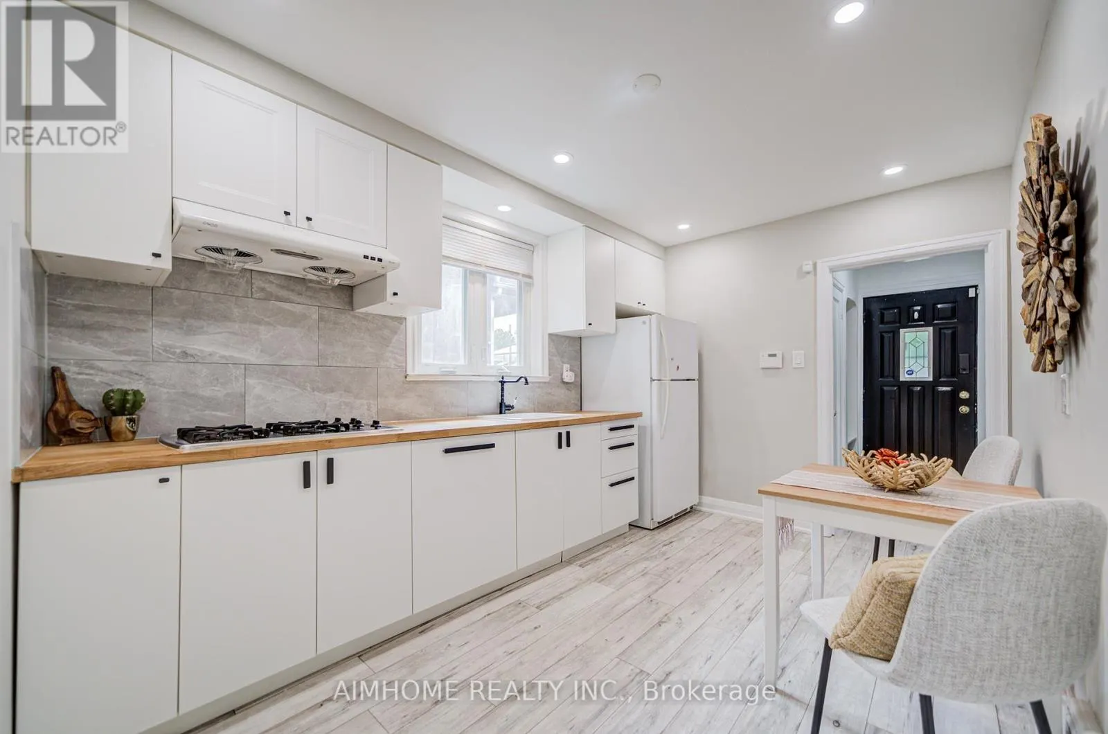 5 MACEY AVENUE