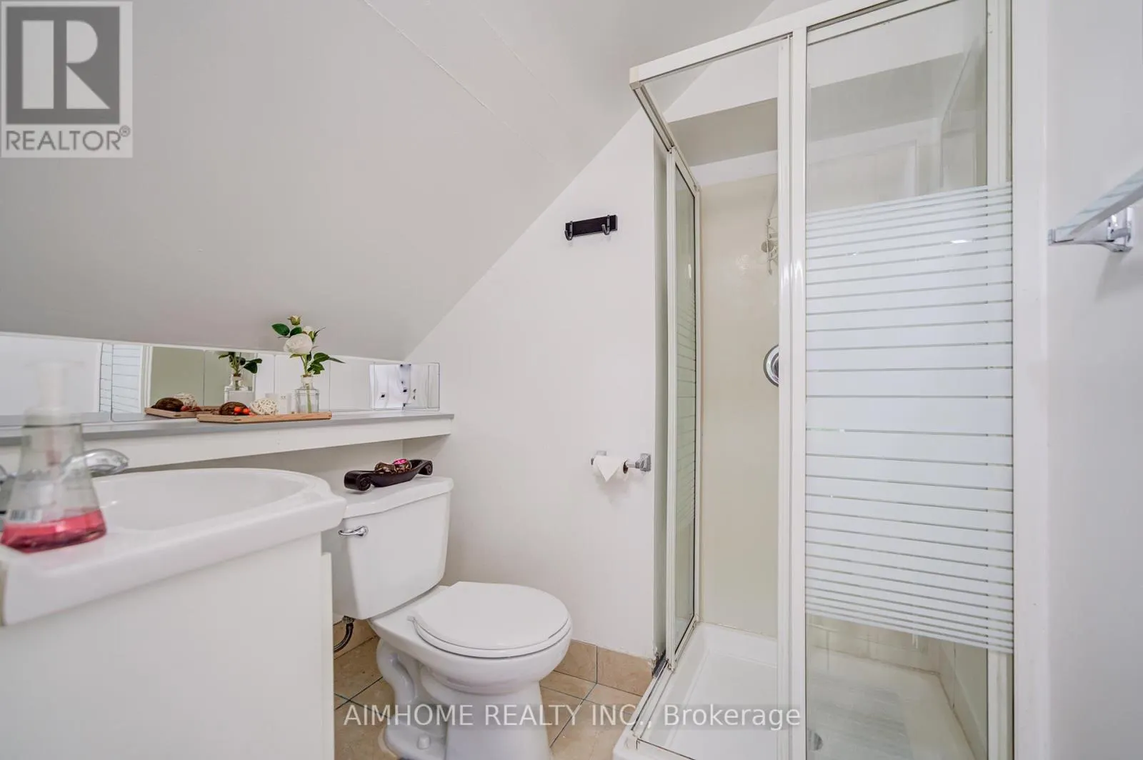 5 MACEY AVENUE