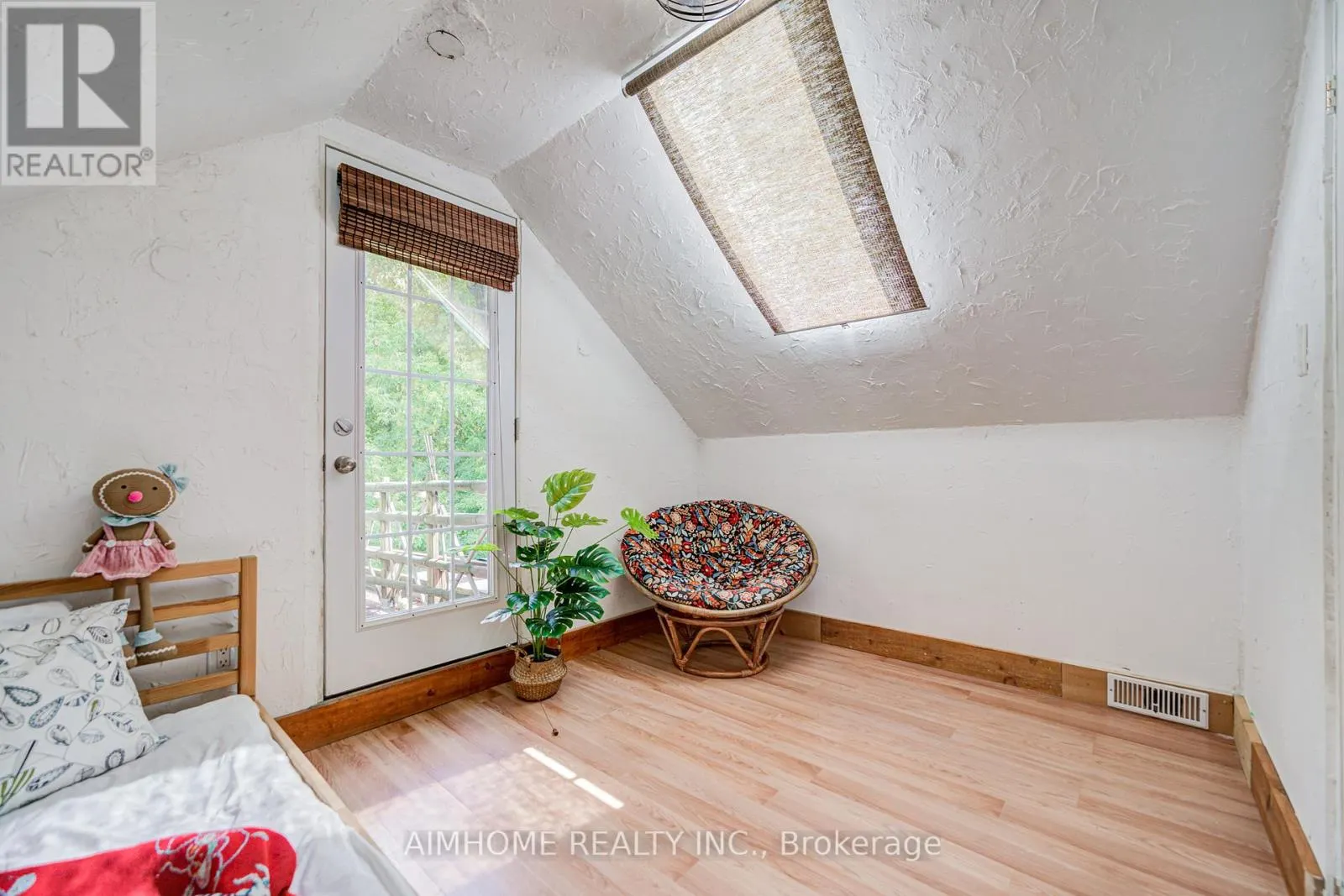 5 MACEY AVENUE