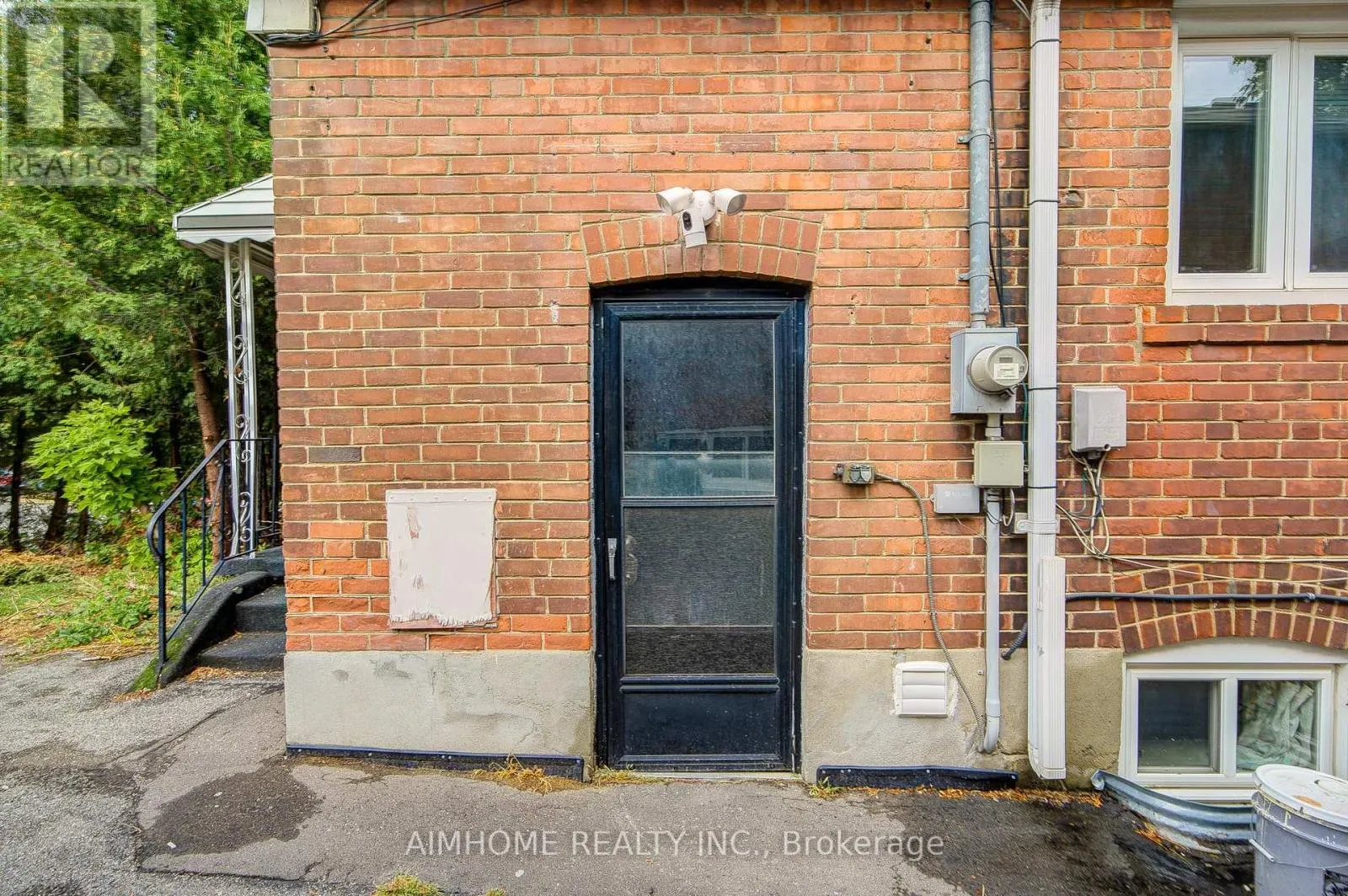 5 MACEY AVENUE