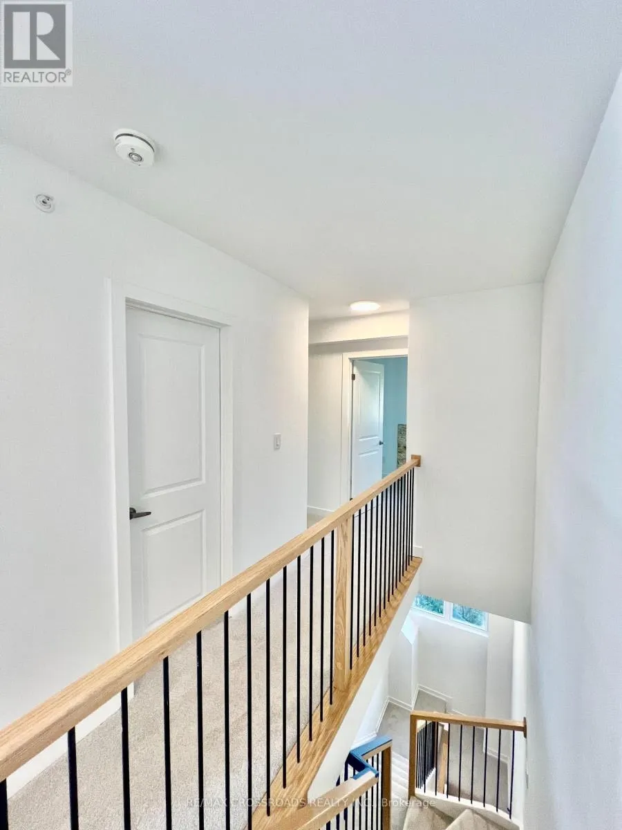 30 - 400 MARY STREET E