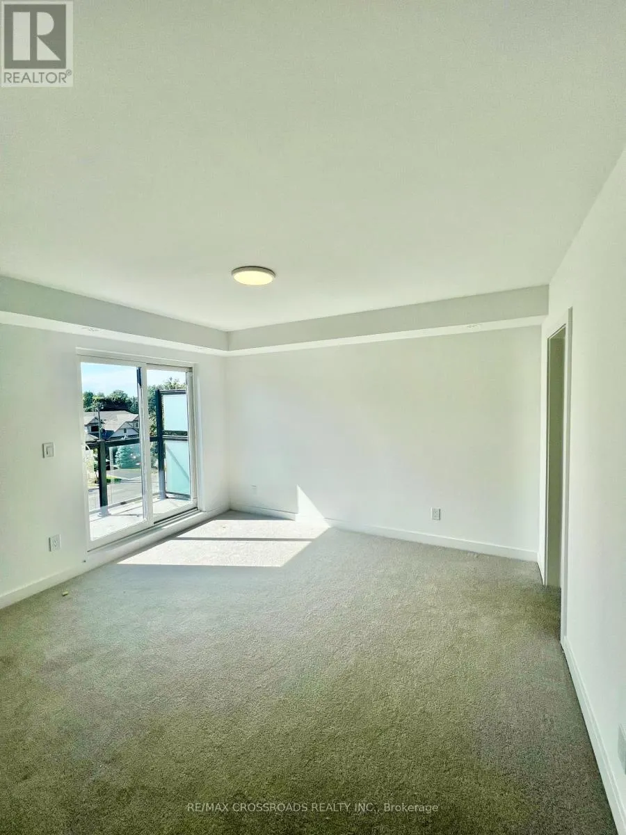 30 - 400 MARY STREET E