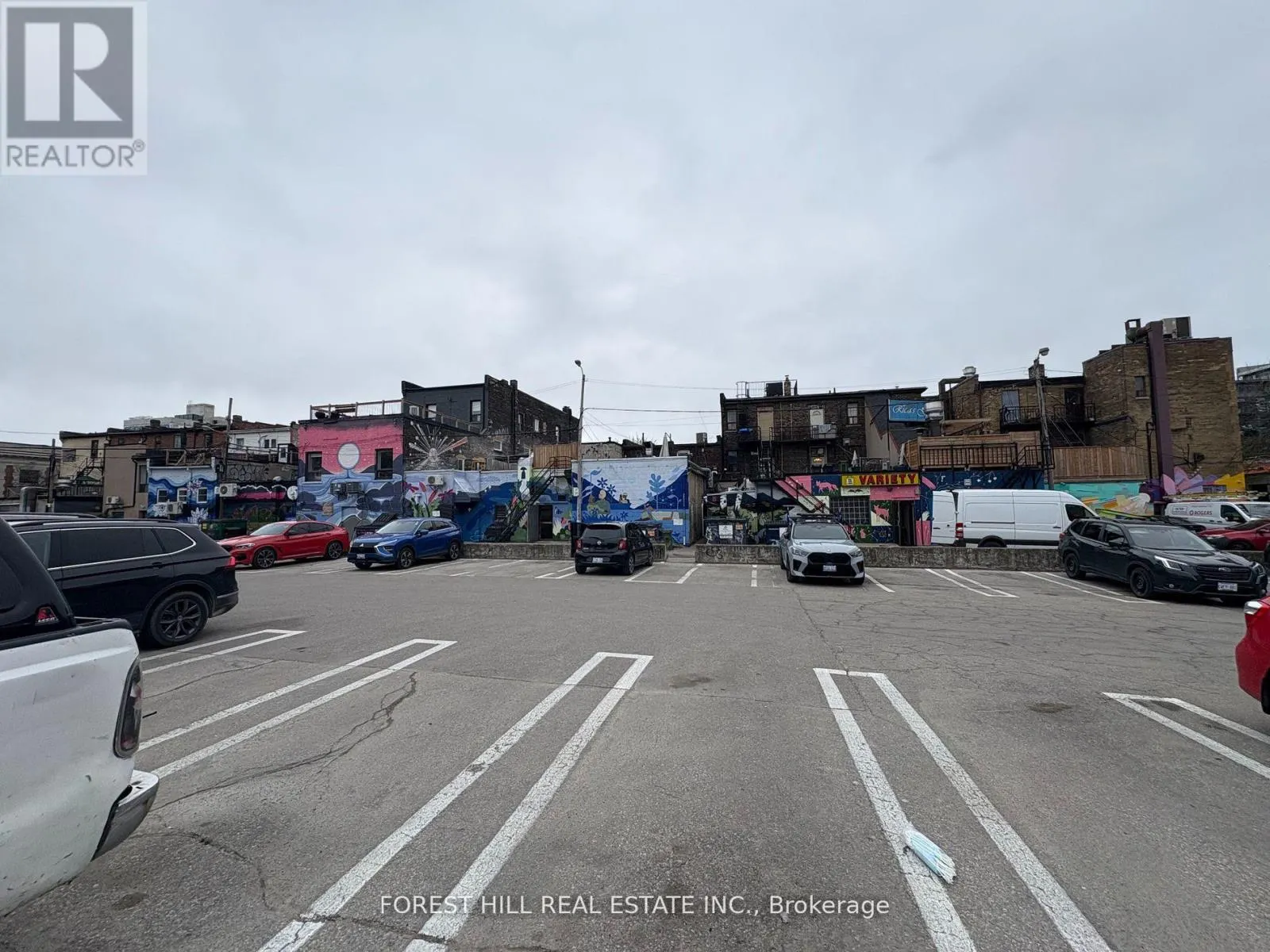 724 1/2 QUEEN STREET E