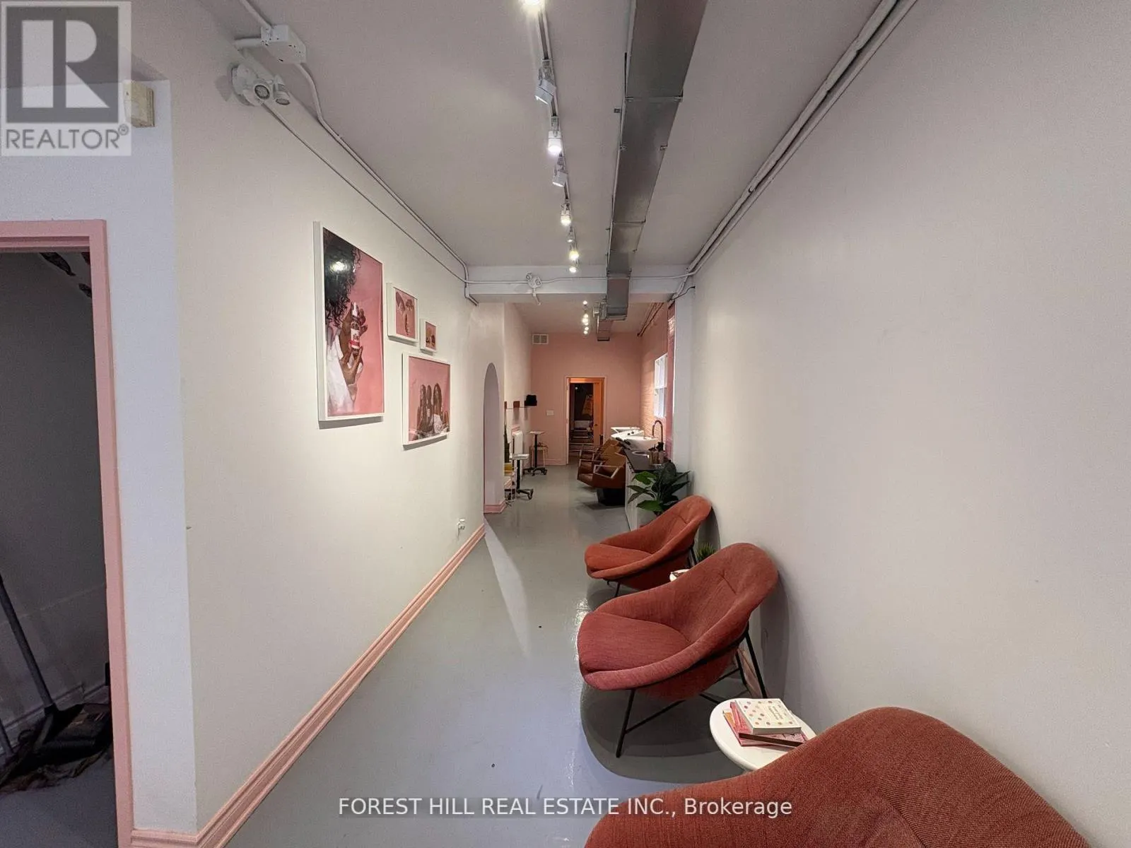 724 1/2 QUEEN STREET E