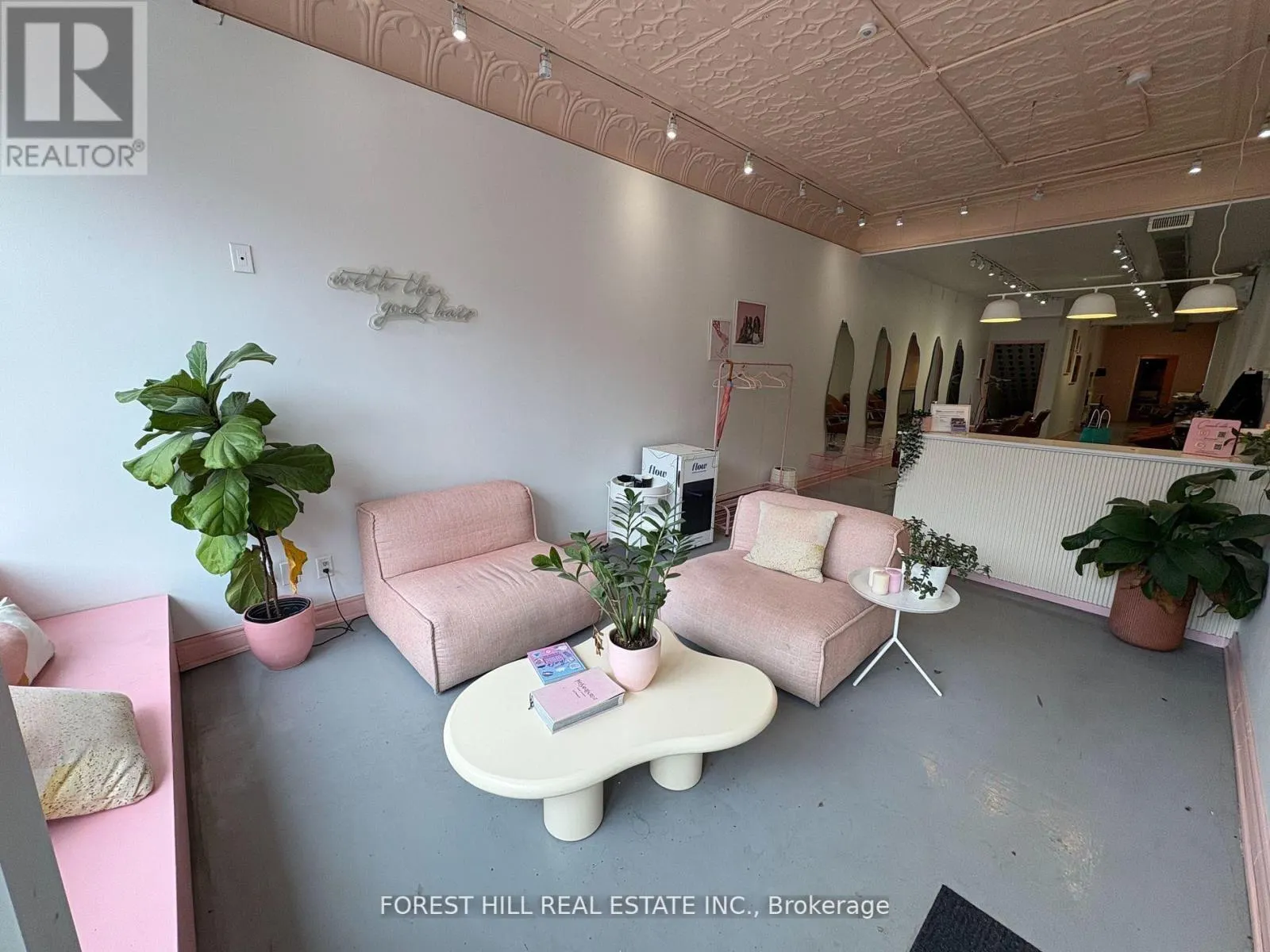 724 1/2 QUEEN STREET E