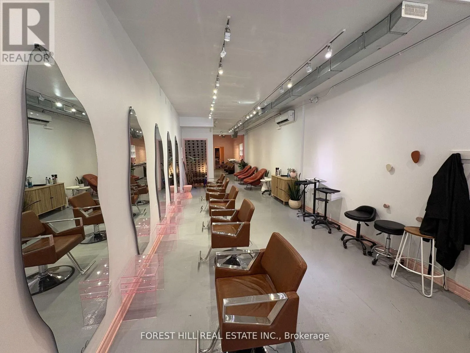 724 1/2 QUEEN STREET E
