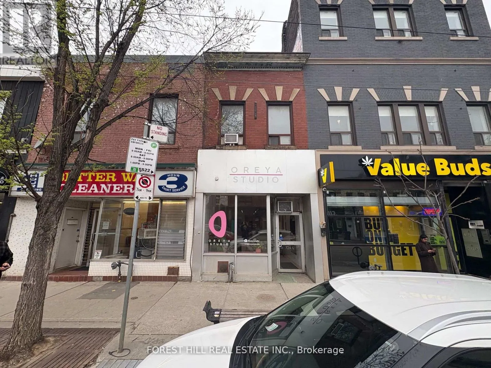 724 1/2 QUEEN STREET E