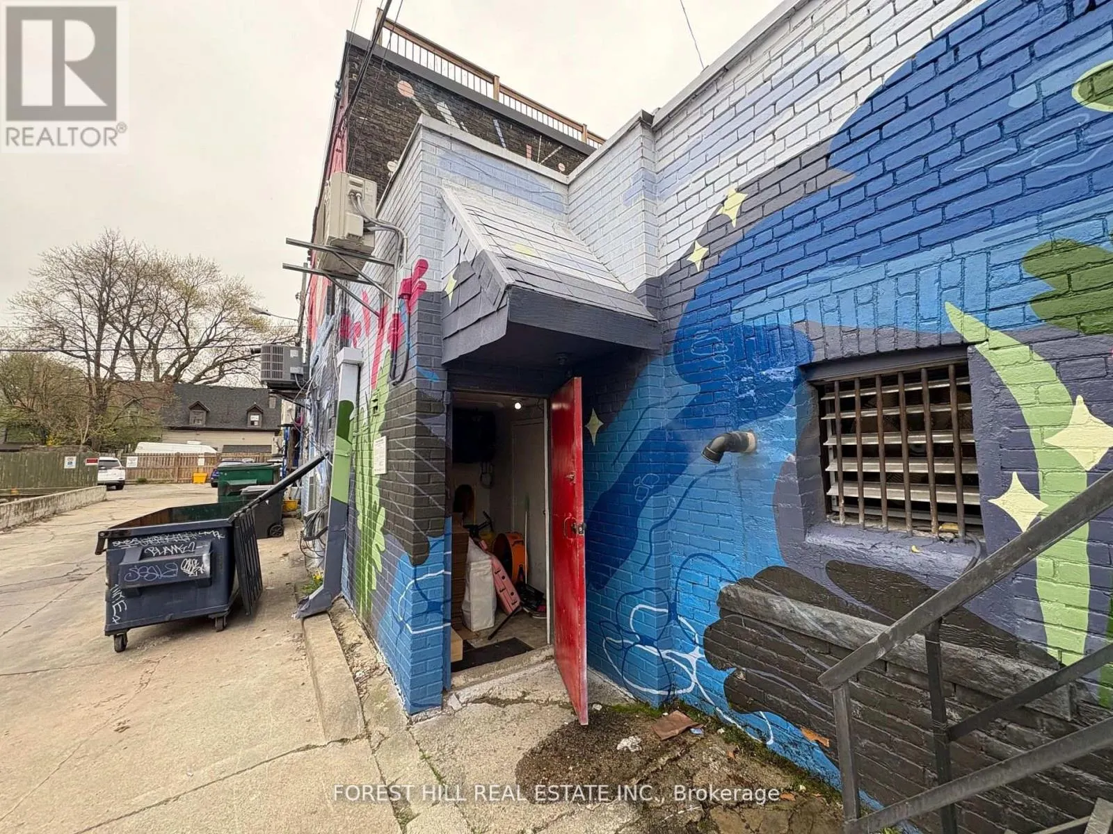 724 1/2 QUEEN STREET E
