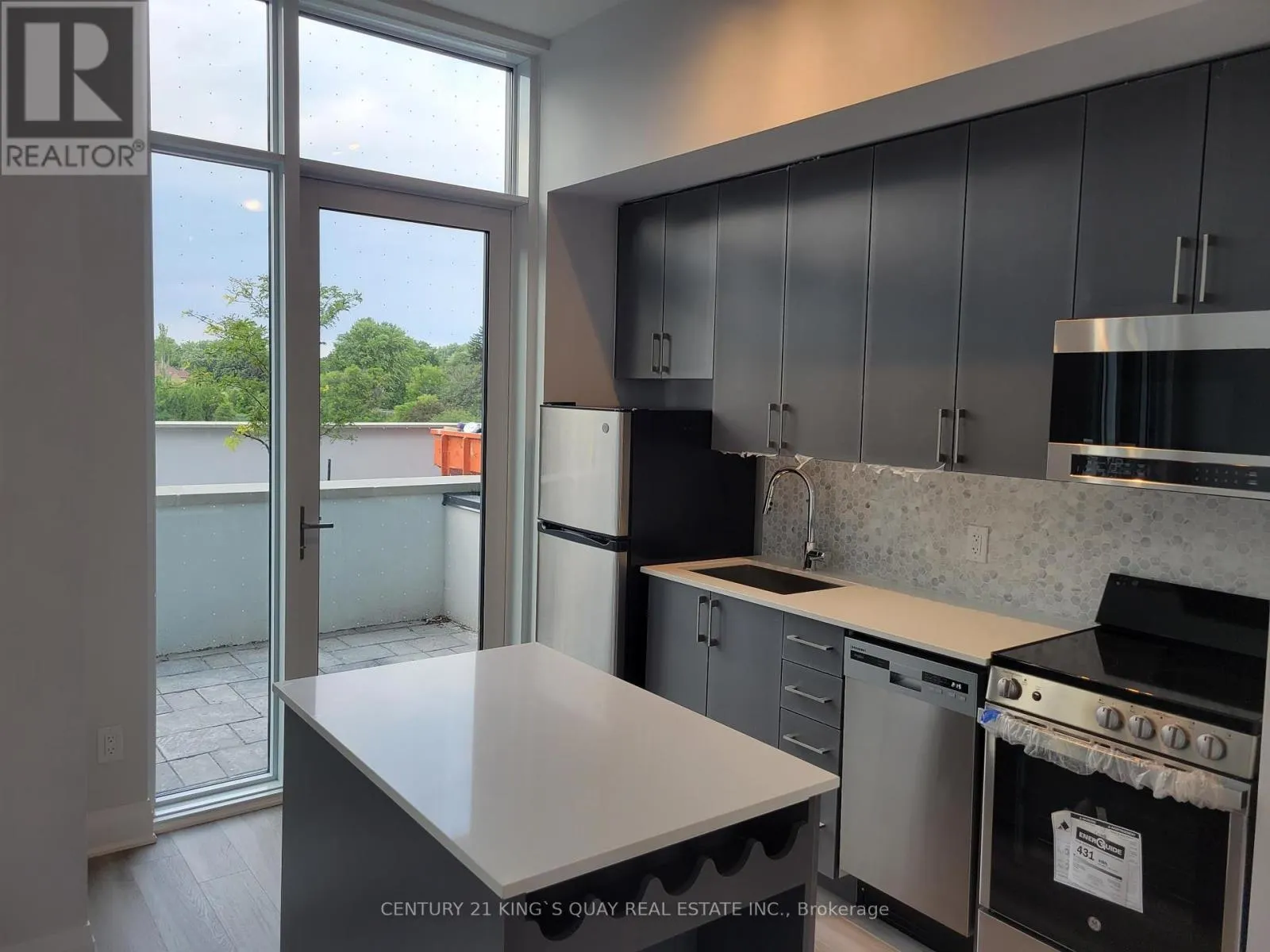 106 - 3220 SHEPPARD AVENUE E