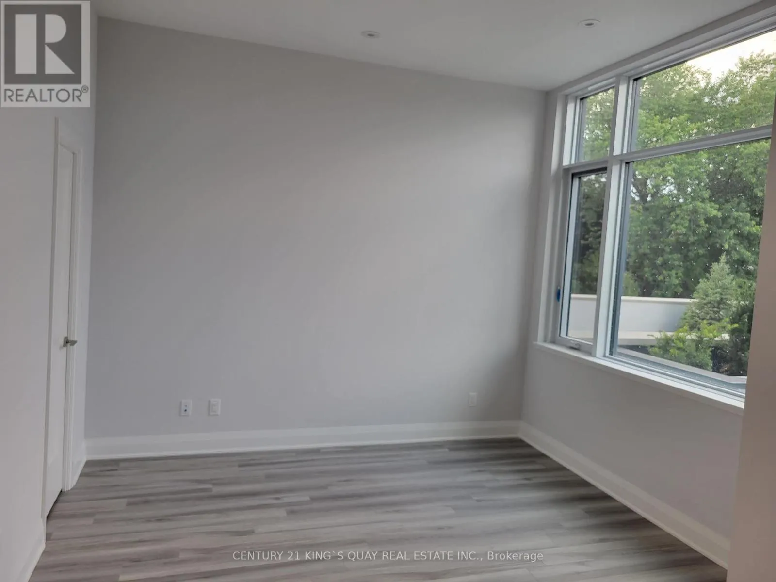 106 - 3220 SHEPPARD AVENUE E
