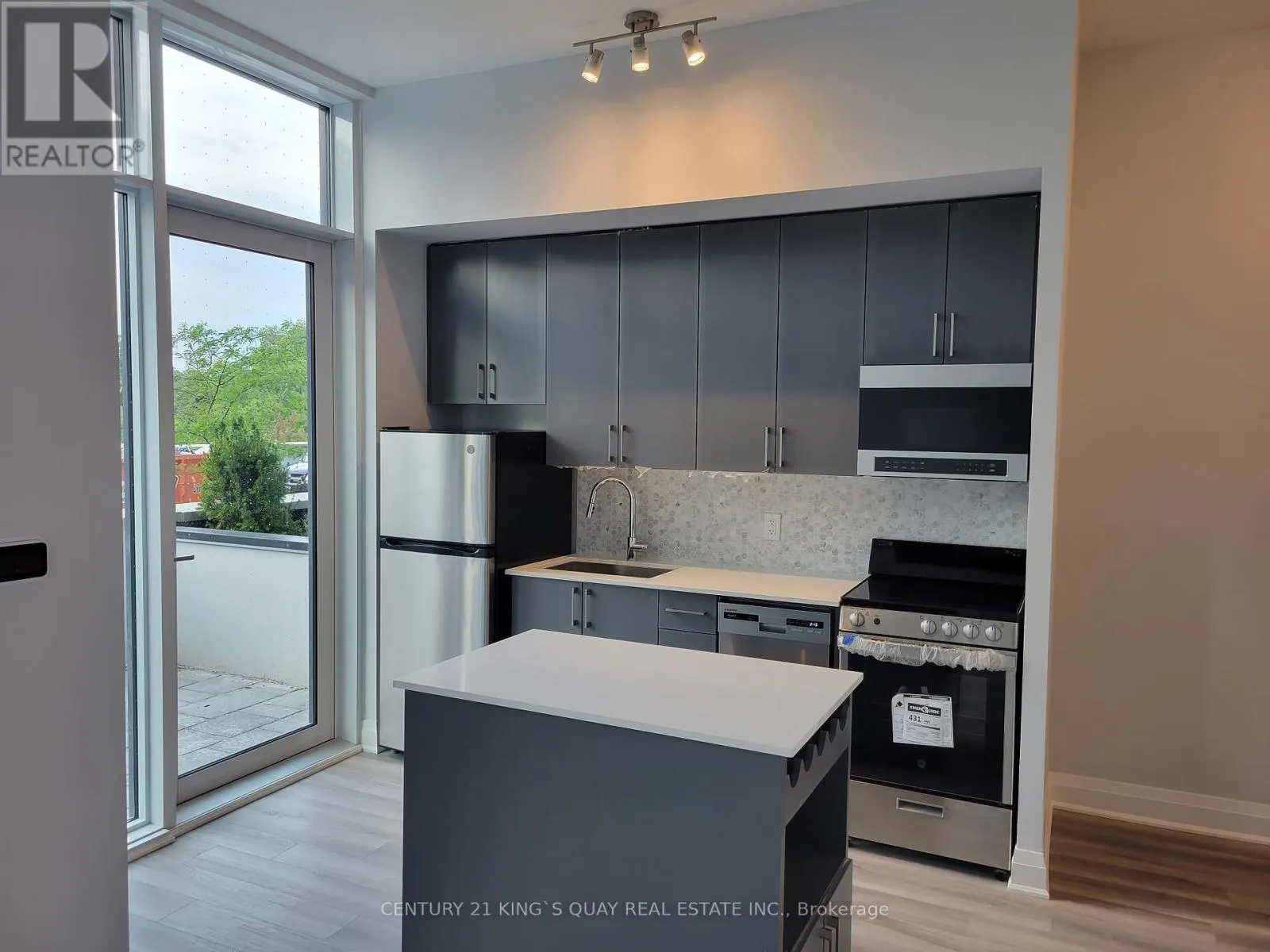 106 - 3220 SHEPPARD AVENUE E