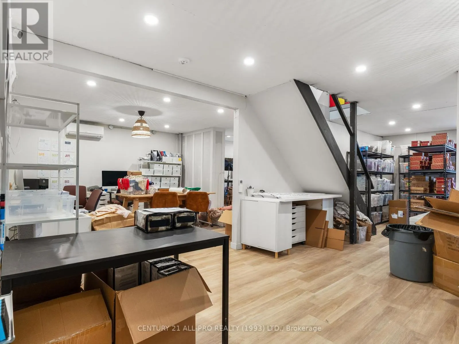 34 KING STREET W