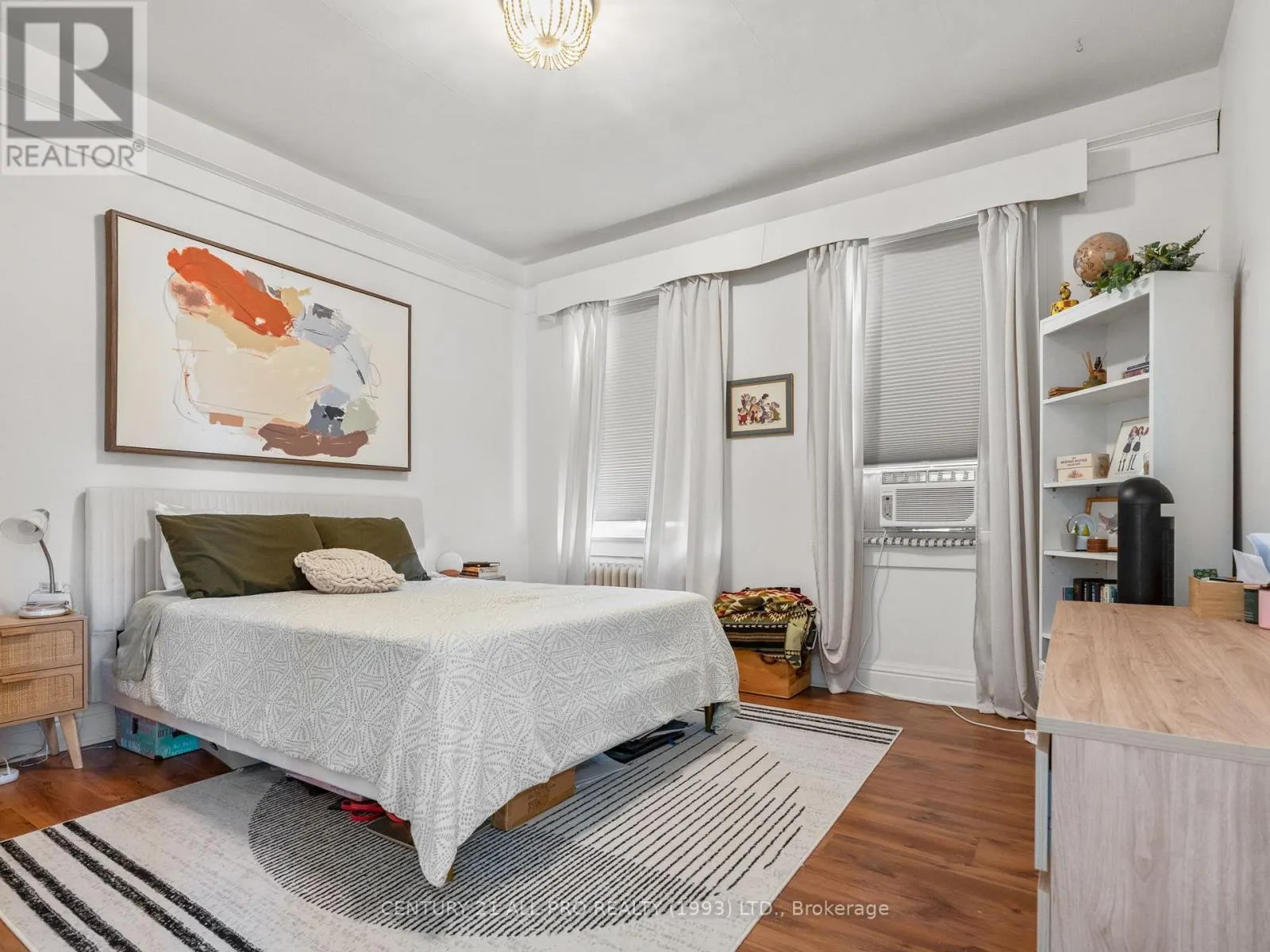 34 KING STREET W
