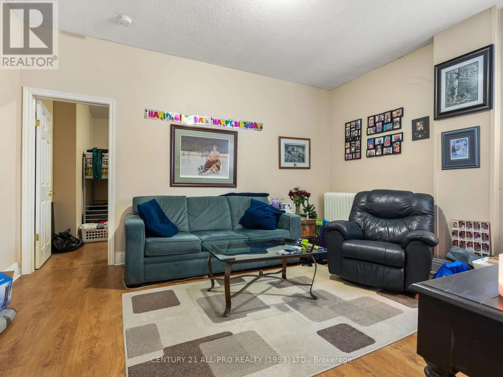 34 KING STREET W