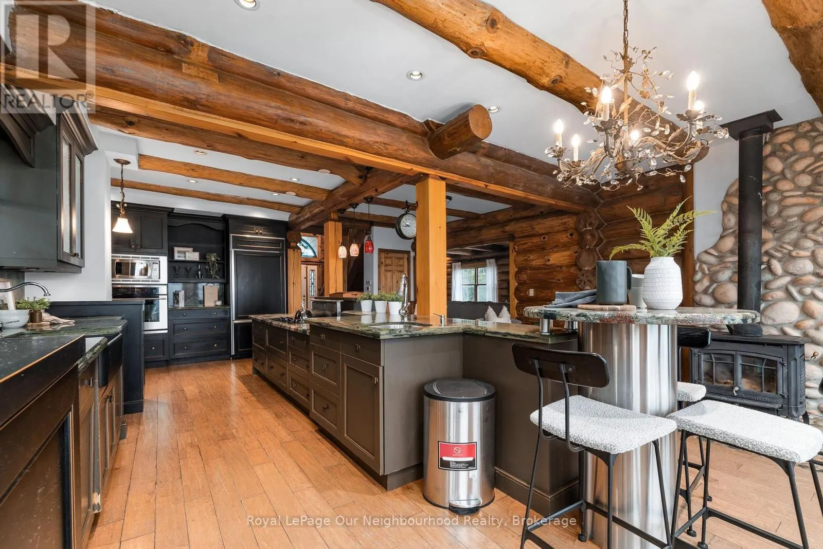 3741 LAKESHORE ROAD E