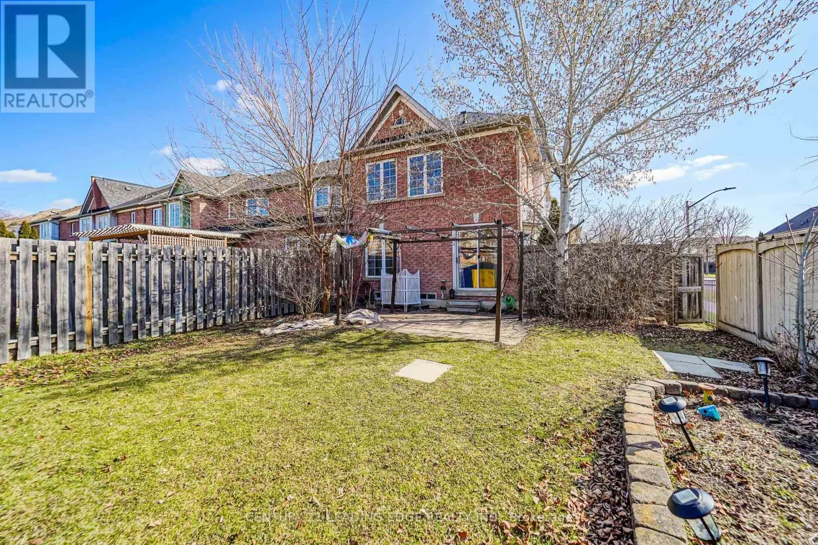 2 OGLEVIE DRIVE