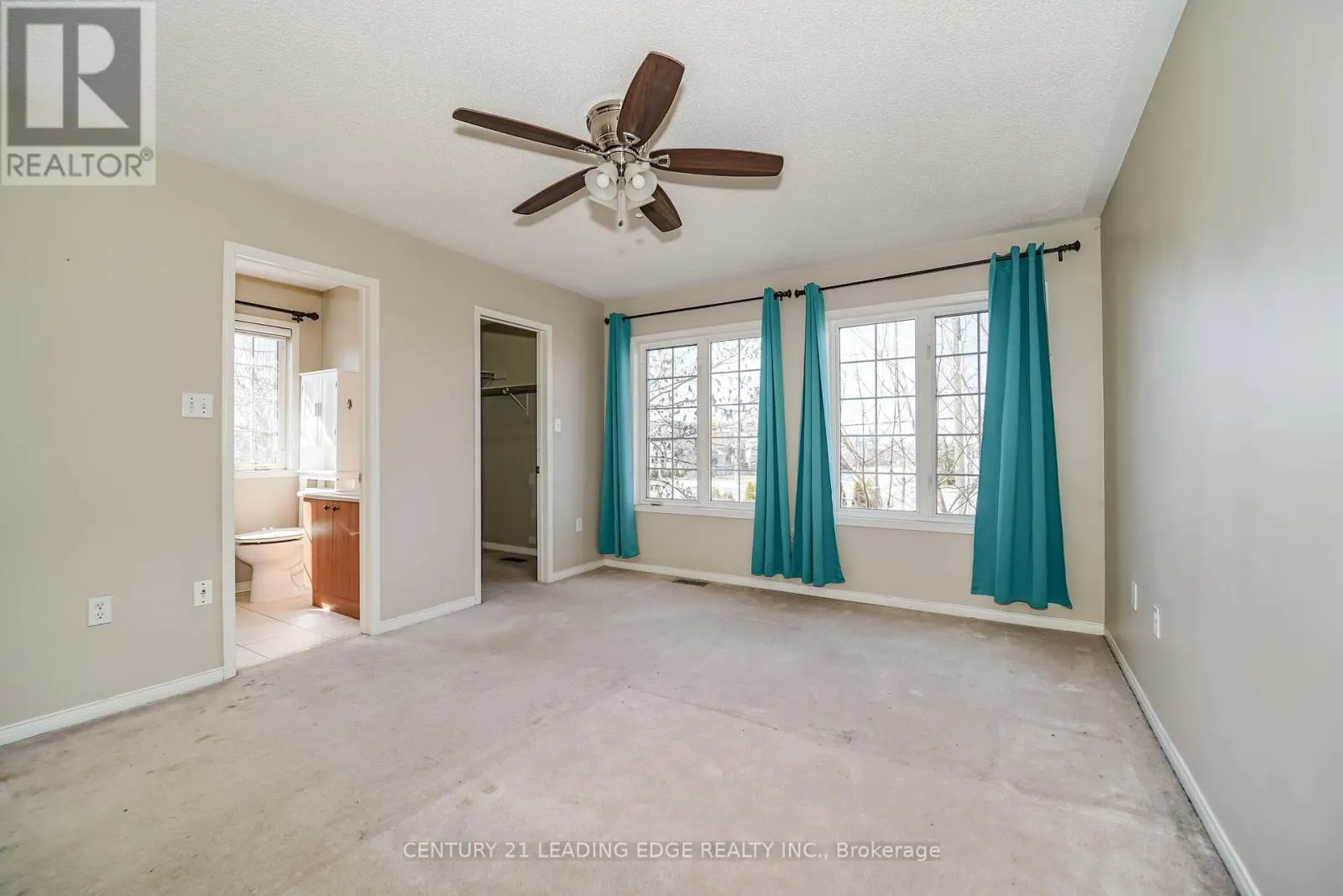 2 OGLEVIE DRIVE