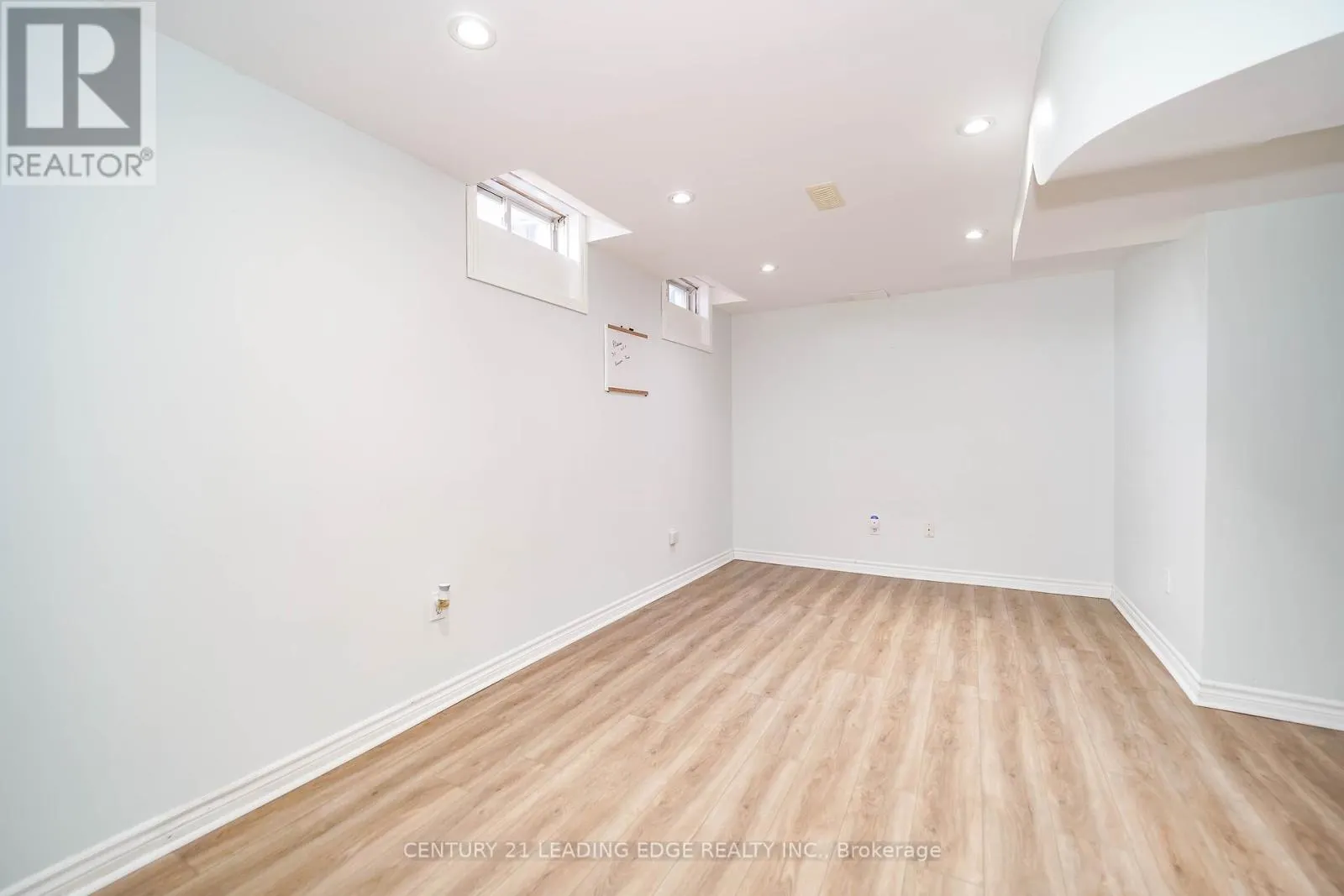 2 OGLEVIE DRIVE