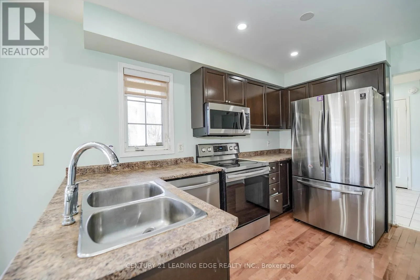 2 OGLEVIE DRIVE