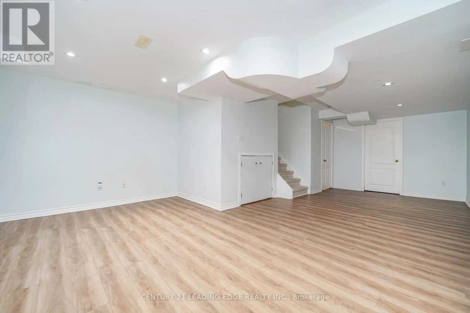 2 OGLEVIE DRIVE