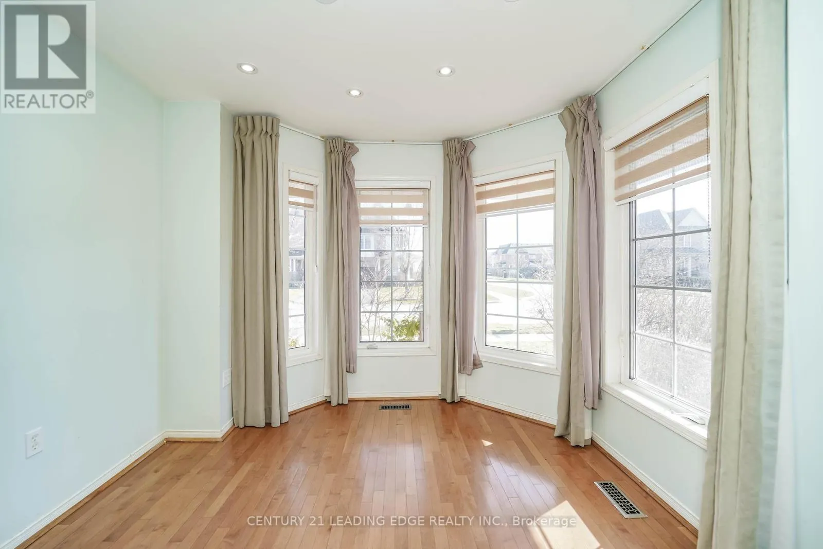 2 OGLEVIE DRIVE