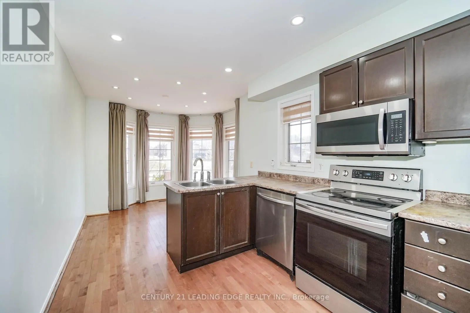 2 OGLEVIE DRIVE