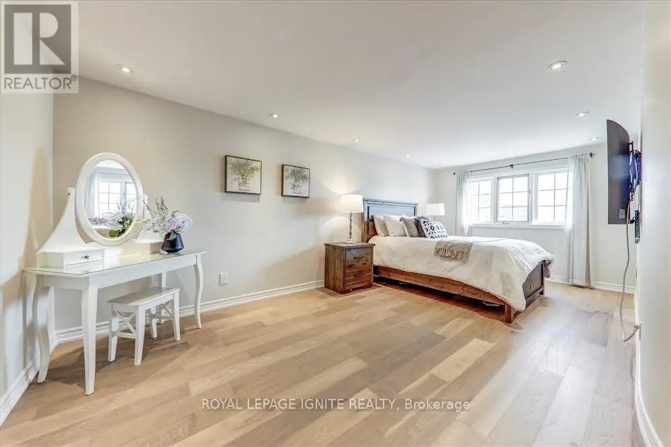 26 HALFMOON SQUARE