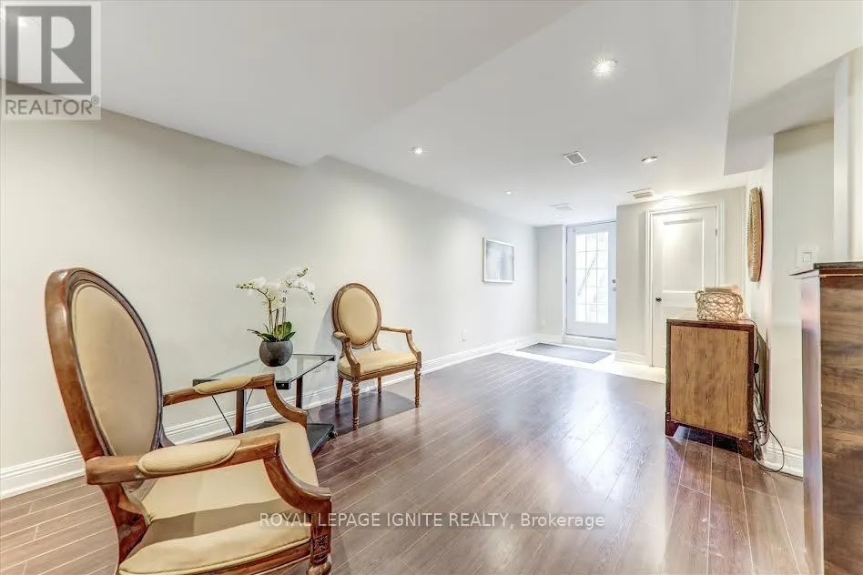 26 HALFMOON SQUARE