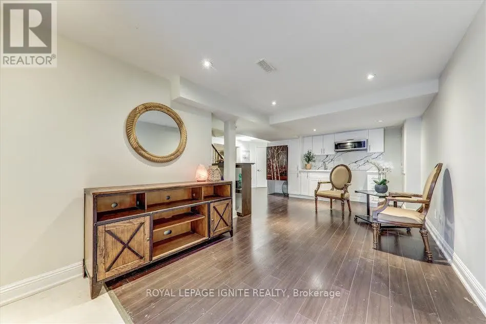 26 HALFMOON SQUARE