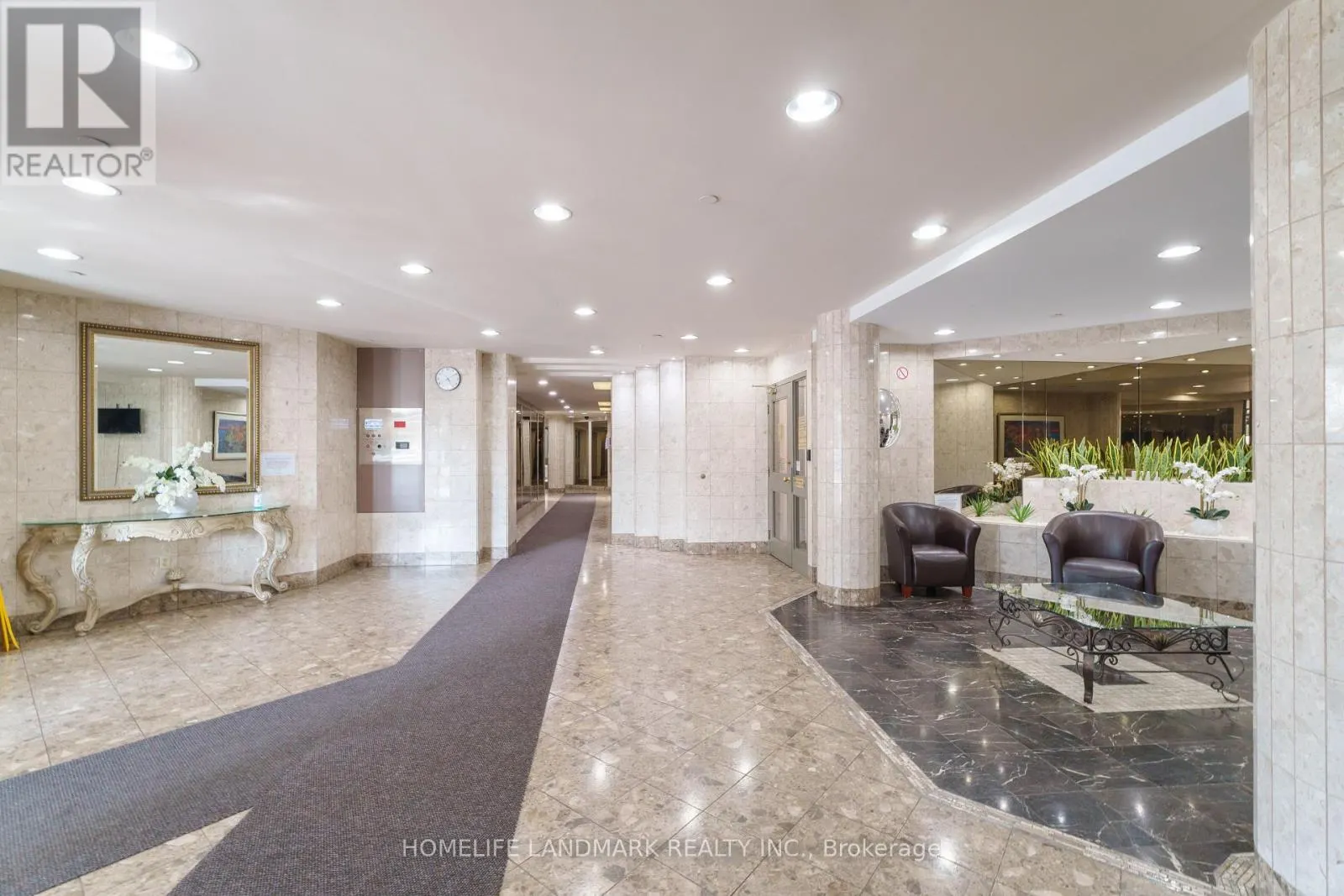 1906 - 350 ALTON TOWERS CIRCLE