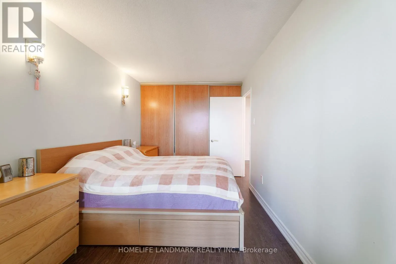 1906 - 350 ALTON TOWERS CIRCLE