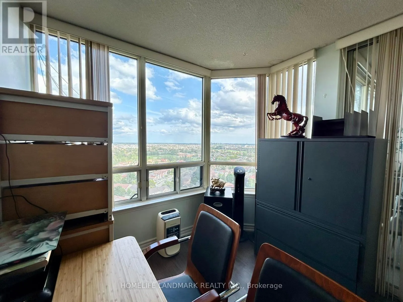 1906 - 350 ALTON TOWERS CIRCLE