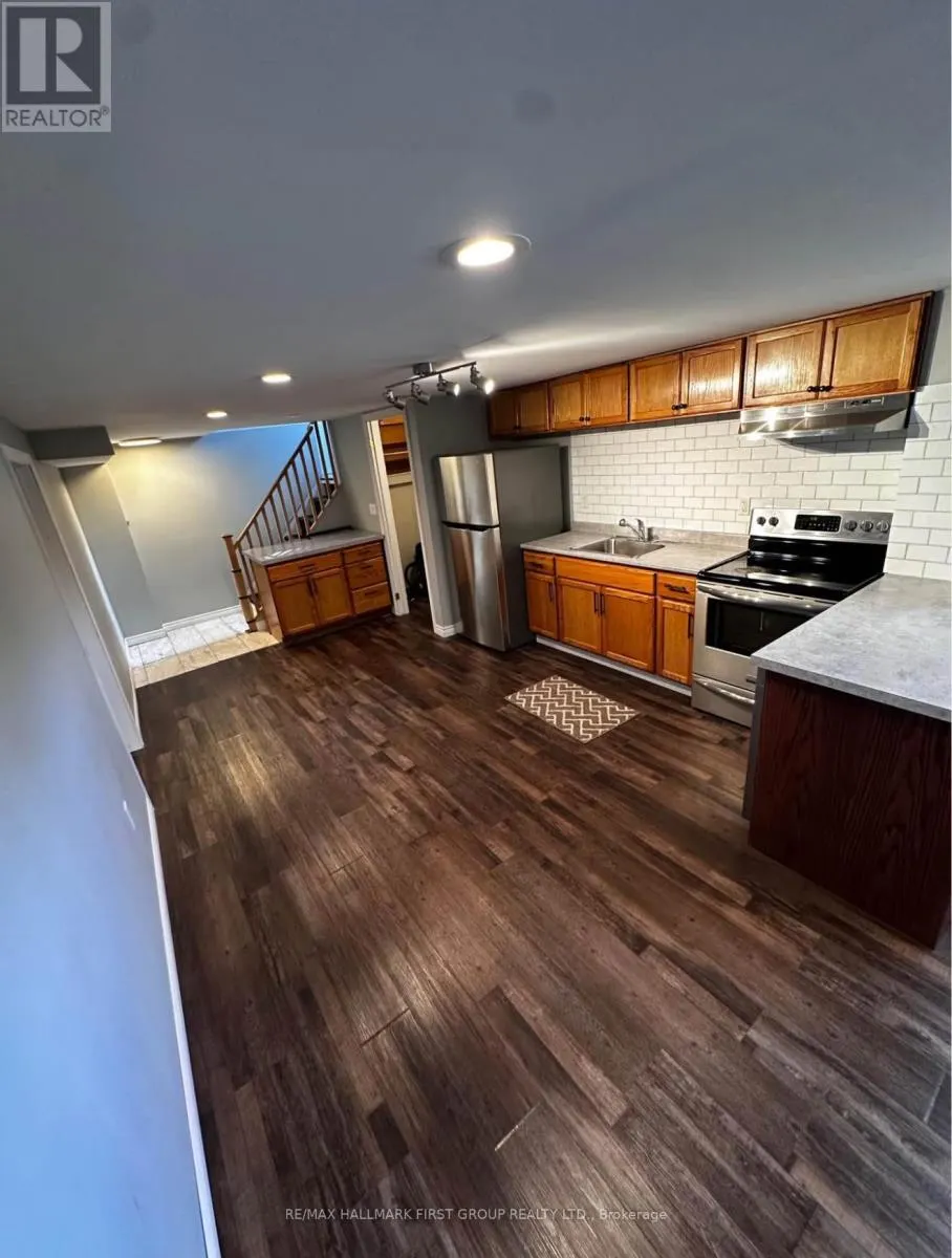 927 GREENWOOD CRESCENT