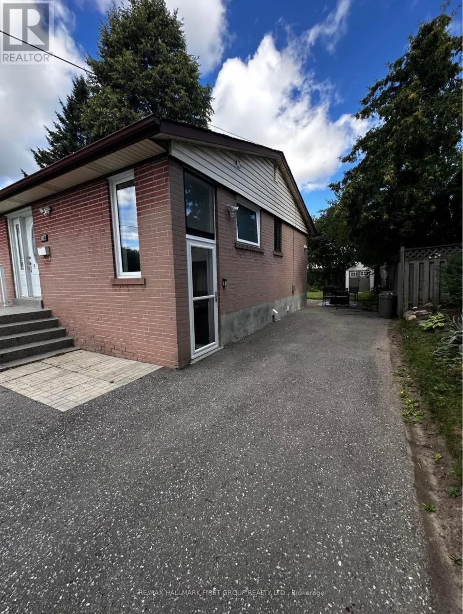927 GREENWOOD CRESCENT