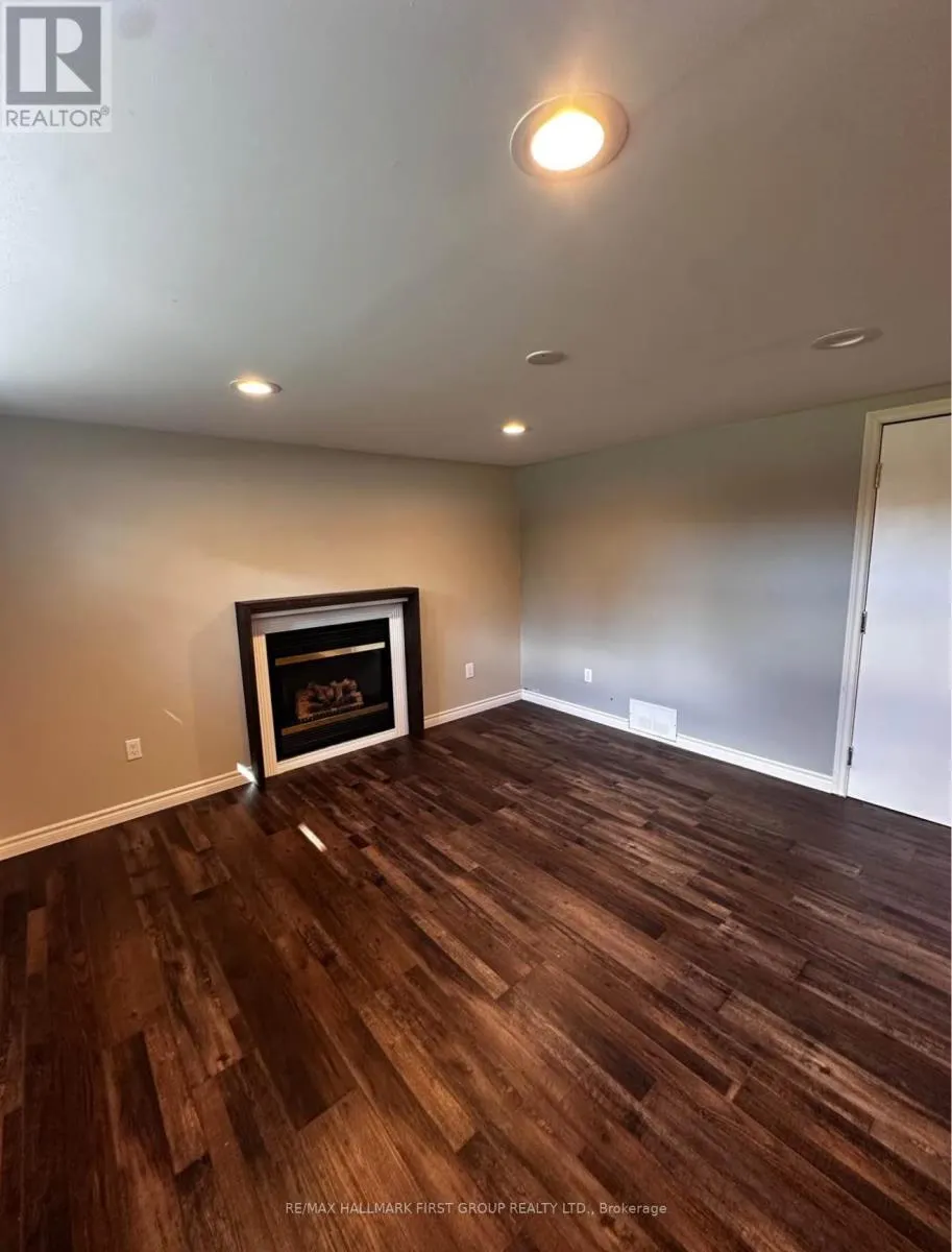 927 GREENWOOD CRESCENT