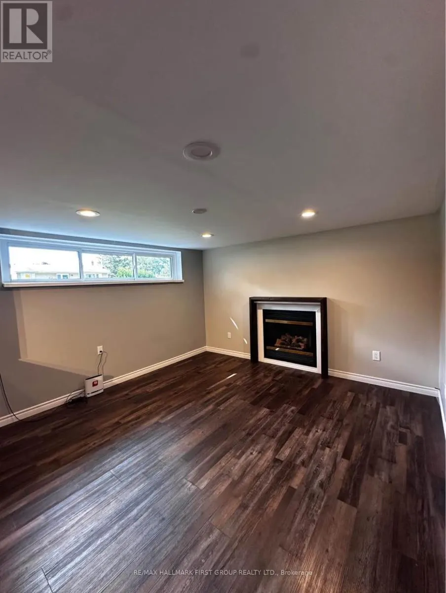 927 GREENWOOD CRESCENT