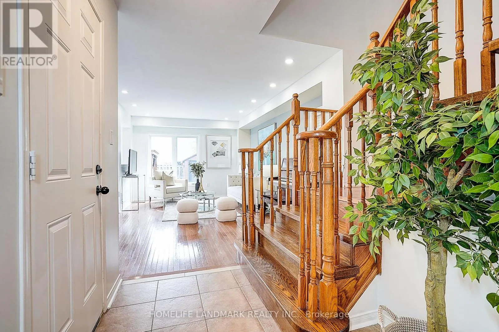 21 DONLEVY CRESCENT