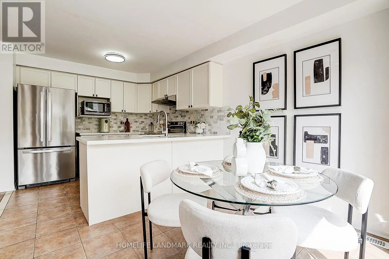 21 DONLEVY CRESCENT